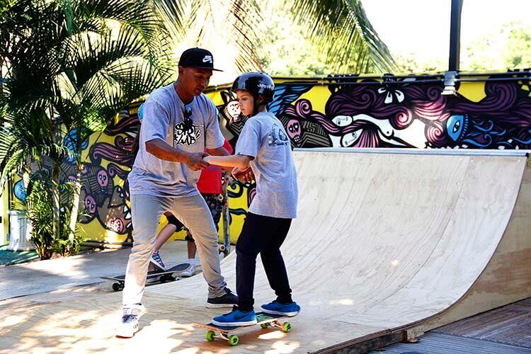 Colônia de férias na Ilha da Gigoia vai ensinar tudo sobre skate