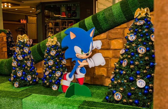 Decoração natalina com o Sonic no Américas Shopping