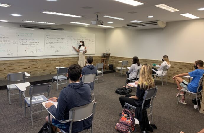 Colégio AZ abre inscrições para pré-vestibular social