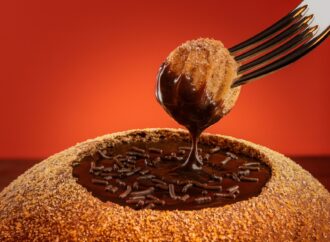 Fondue de brigadeiro do Outback é sugestão para o Dia Mundial do Chocolate