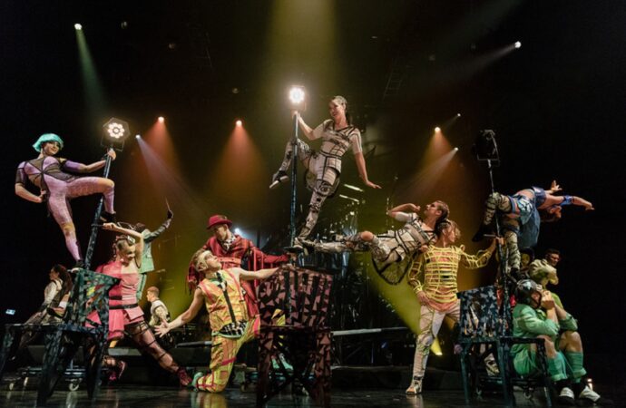 Cirque du Soleil apresenta o espetáculo Bazzar no Parque Olímpico