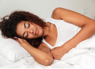 Quer dormir melhor? Atenção com a postura na cama