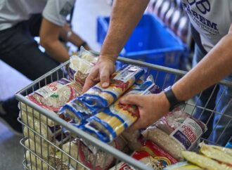 Campanha de arrecadação de alimentos na Barra