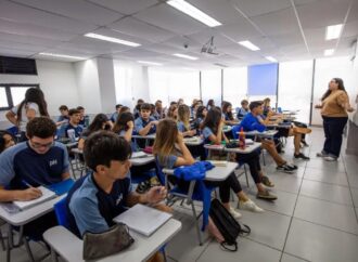 Colégio pH investe em programa de ensino bilíngue