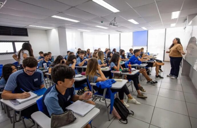 Colégio pH investe em programa de ensino bilíngue