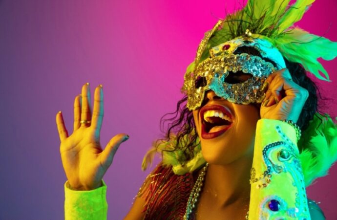 Carnaval: época de se fantasiar e de liberar fantasias