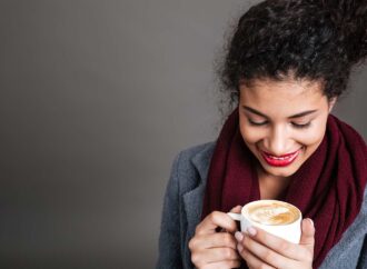 Os benefícios de tomar um cafezinho: tradições, receitas e formas de preparo