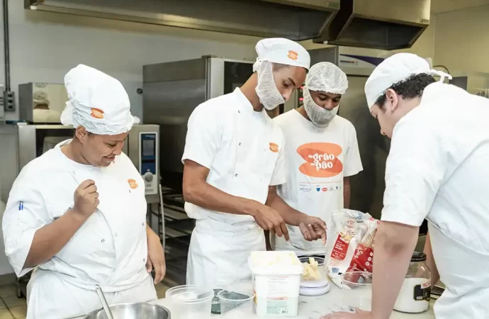 Curso gratuito em panificação e confeitaria para jovens em Duque de Caxias