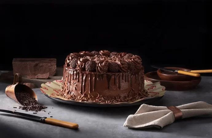 Torta Dia dos Pais Lecadô tem edição limitada com sabores de chocolate gourmet