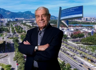 Descerramento da placa na avenida que homenageia o engenheiro Carlos de Carvalho na Barra Olímpica, região Sudoeste do Rio de Janeiro