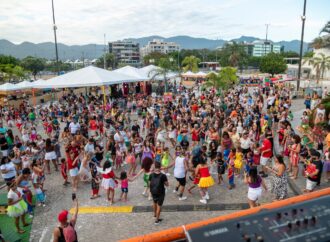 Bailinho Azul, shows ao vivo e bloco pet na programação do Recreio Folia