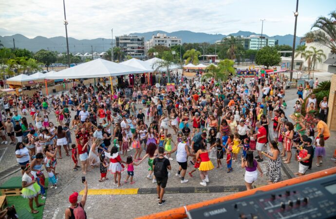 Bailinho Azul, shows ao vivo e bloco pet na programação do Recreio Folia