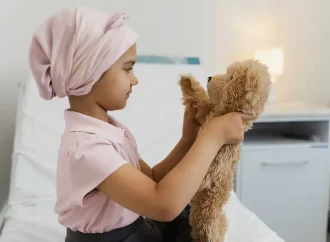 Câncer infantojuvenil: sinais de alerta que pais e responsáveis devem observar