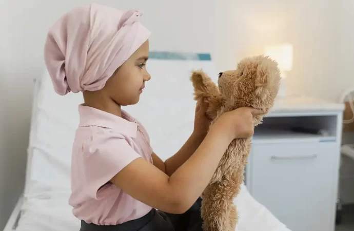 Câncer infantojuvenil: sinais de alerta que pais e responsáveis devem observar