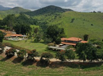 Residencial na Região Serrana do Rio promove clínica de tênis para compradores e convidados