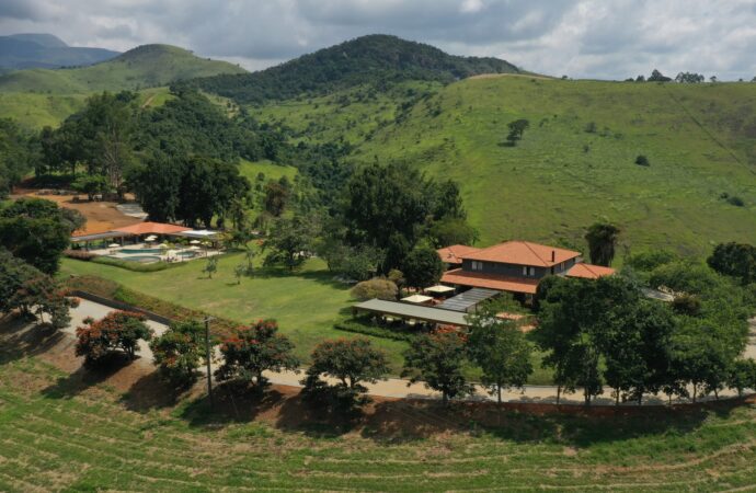 Residencial na Região Serrana do Rio promove clínica de tênis para compradores e convidados